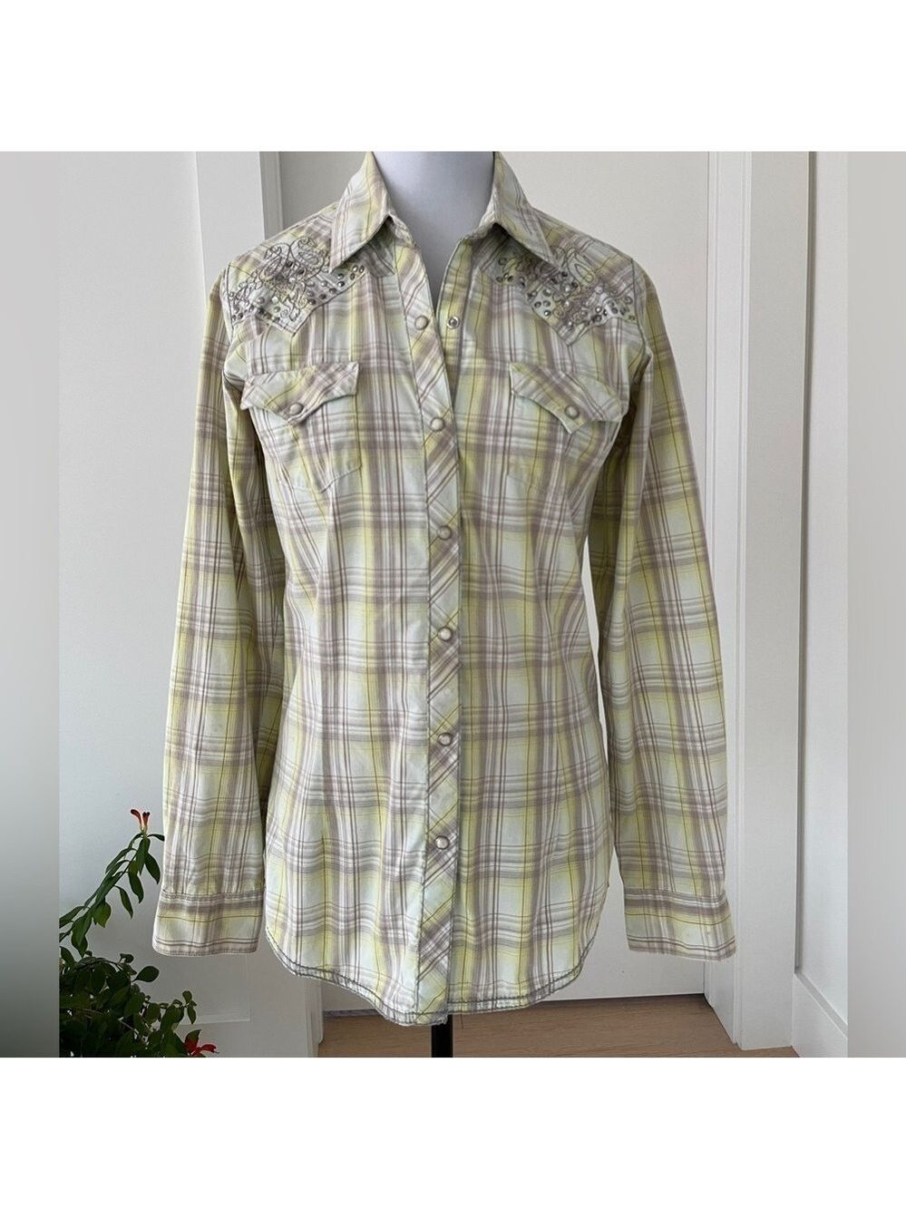 ROCK 47 Wrangler Pearl Snap Front Long Sleeve Plaid Shirt Embellished Embroidery